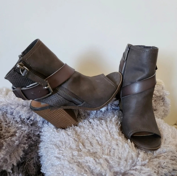 Dolce Vida Heels - Picture 6 of 6